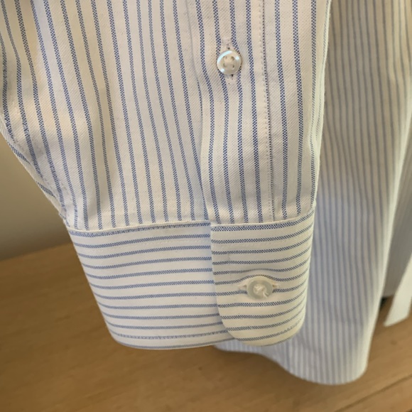 White button down with Light blue stripes by Roundtree & Yorke “Gold Label” - Picture 3 of 5